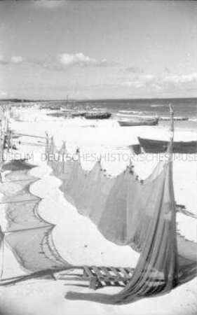 Fischernetze am Strand von Zingst