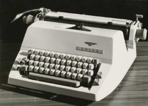 Adler Büroschreibmaschine "Record" der Grundig-Electronic-Triumph-Adler-Vertriebs-GmbH