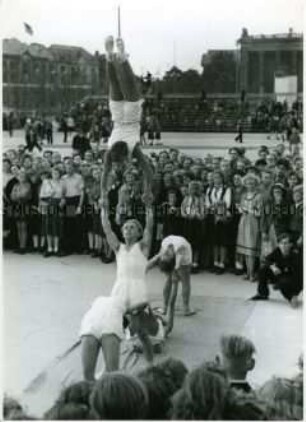 Turnvorführung während der 3.Weltfestspiele auf dem Berliner Marx-Engels-Platz
