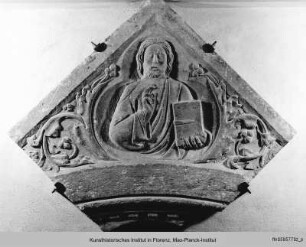 Giebelfragment mit segnendem Christus