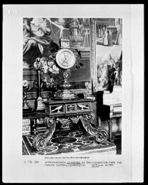 Standuhr in Monstranzform in Verbindung mit astronomischer Maschine