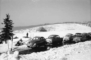 Schauinsland: Parkende Wagen an der Straße zur Halde (Hofsgrund)