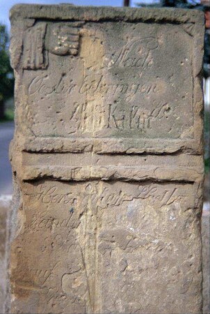 Detail voriges Bild: Inschrift auf dem Wegweiser