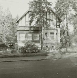 Dresden-Klotzsche. Villa (um 1900), Alexander-Herzen-Straße 29. Straßenfront