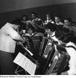Junge Pioniere Kulturarbeit; Volksmusikschule; Jugend-Rotkreuz