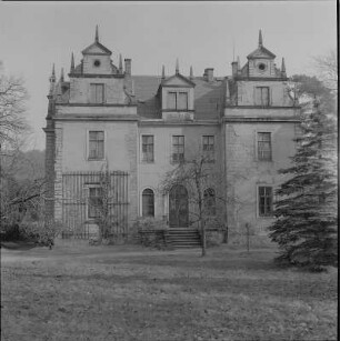 Villa "Emmaus". Ansicht der Straßenfassade