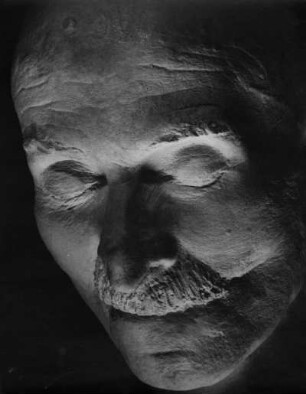 Totenmaske eines bärtigen Mannes