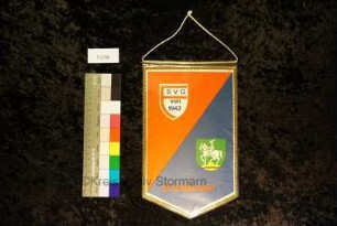 Sportverein Großhansdorf von 1942 e.V.: Banner mit Vereinsemblem und Wappen von Großhansdorf auf Rot und Blau