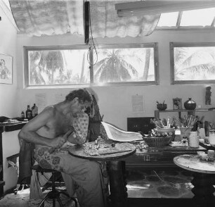 Salvador (Bahia). Der Maler und Graphiker Hansen-Bahia (1915-1978) bei der Arbeit