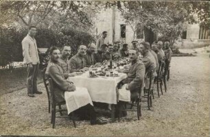 [Picknick im Garten]