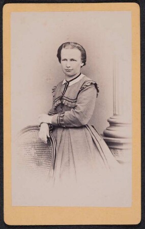 Frauenporträt : Frauenporträt. Visitfoto