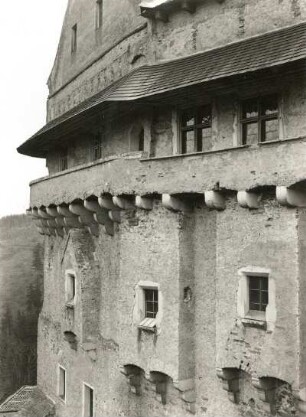 Nedvědice-Pernštejn (Nedwieditz-Bernstein). Burg (A. 13. Jh.), Ostseite