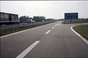 Einfahrt in Kreisel Südwest (Karlsruhe Richtung Appenweiher) von Nebenfahrbahn West (Karlsruhe Richtung Basel)