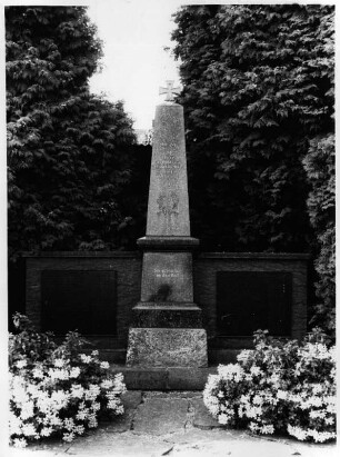 Friedhof, Kriegerdenkmal; Hüttenberg, Friedhofstraße