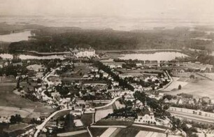 Moritzburg : Luftbild, im Hintergrund das Schloss Moritzburg