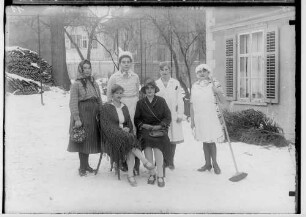 Fasnacht im Josefinenstift (Klösterle) 1929; Frauengruppe (6 Personen)