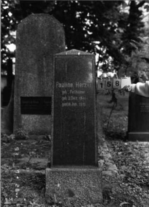 Grabstein 158 [Hahn S. 64 Grab-Nr. 183]