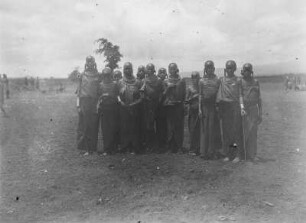 Gruppenportrait : Gruppenportrait mit zwölf Frauen der Massai