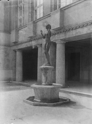 Brunnenskulptur : Leipzig. Brunnen mit Skulptur