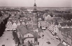 Bunzlau, Stadtansicht : Bunzlau (Boleslawiec/Polen). Markt mit Rathaus. Blick von der Katholischen Pfarrkirche nach Nordwesten auf die Niederschlesische Heide (Bory Dolnoslaskie)