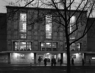 Außenansicht Opernhaus Düsseldorf (Deutsche Oper am Rhein), nachts