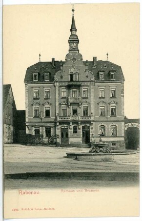 Rabenau. Rathaus und Brunnen