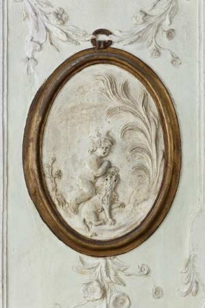 Stuckreliefs mit Puttendarstellungen — Putto mit Löwen