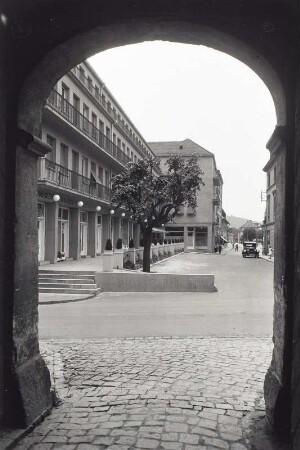 Bad Warmbrunn (Jelenia Góra-Cieplice Śląskie-Zdrój). Kurhaus (Quellenhof, 1931). Eingangsseite