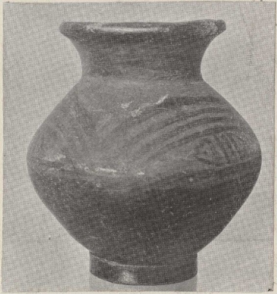 Double-conical clay vessel