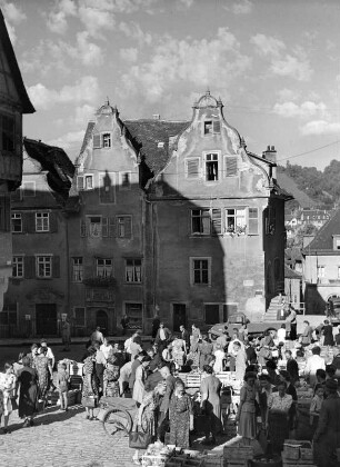 Schwäbisch Hall. Am Markt. Ansicht am Markttag