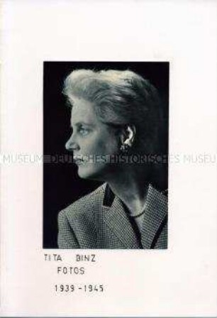 Ordner mit aufgeklebten Fotos von Tita Binz