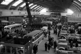 Berlin: Automobilausstellung; Blick in Lastwagenhalle 2