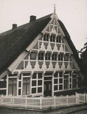 Steinkirchen. Altes Land an der Elbe bei Hamburg. Niedersächsisches Bauernhaus