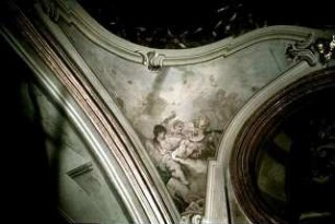 Musizierende Putti mit Notenpapier und Laute