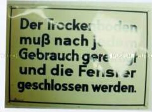 Hinweisschild "Trockenboden"