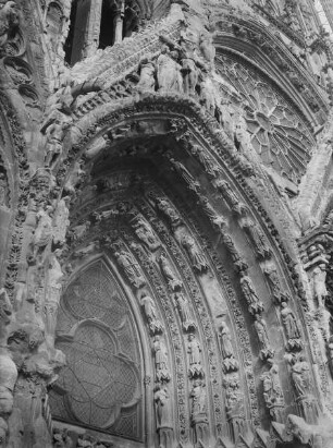 Nördliches Westportal — Südliche Archivolten