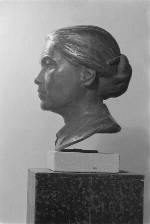Büste von Anna Seghers : Büste von Anna Seghers. Bronze (1952; W. Arnold)