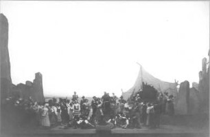 Die Macht des Schicksals. Oper von Giuseppe Verdi. Staatsoper Dresden, deutsche Uraufführung der Werfelschen Übertragung 20.3.1926 unter Leitung von Fritz Busch : Szene 6. Bild mit Ludwig Ermold als Fra Melitone