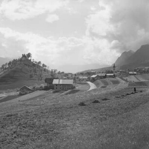 Arzler Kalvarienberg : Innsbruck-Arzl, Blick auf Kalvarienberg mit Kapelle und Ort