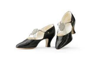 Abendpumps mit Strassschnalle