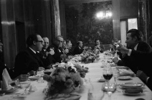 Stuttgart: Villa Reitzenstein; Besuch bei der Landesregierung; beim Essen