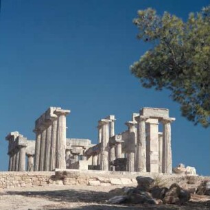 Aigina. Aphaia-Tempel. Kurz nach 480. Períbolos und Westfront