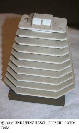 9-geschossiges Terrassenhängehaus - Modell des Gesamtgebäudes