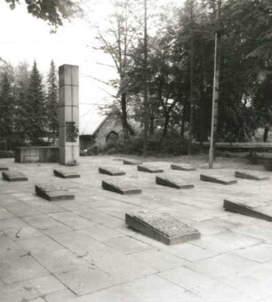 Sowjetisches Ehrenmal, Karl-Marx-Straße