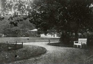 Kleiner Pavillon : Originalabzug mit Motiv Blick zum Kleinen Pavillon auf dem Kamp in Doberan", mit Stiften auf Untergrund befestigt