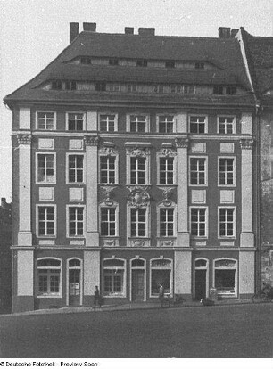 Bautzen, Hauptmarkt 8. Wohnhaus mit Läden (um 1720). Straßenfront