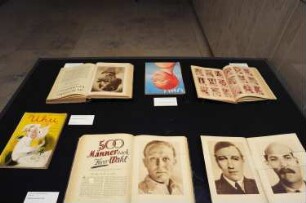 Ausstellung "Zeitgeist im Oktavformat. Illustrierte Magazine der 20er Jahre". 14.09.2013-19.11.2913. Vitrine "UHU"