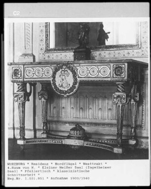 Tisch mit den Initialen des Fürstbischofs Franz Ludwig von Erthal