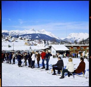 Seefeld: Schlange am Skilift