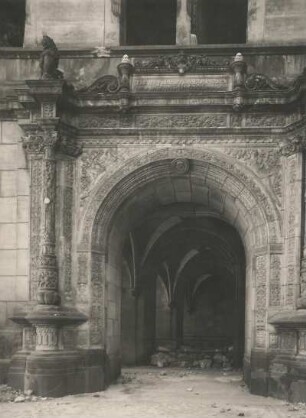 Dresden-Altstadt. Ehemaliges Residenzschloß. Altes Georgentor (16. Jh.)
